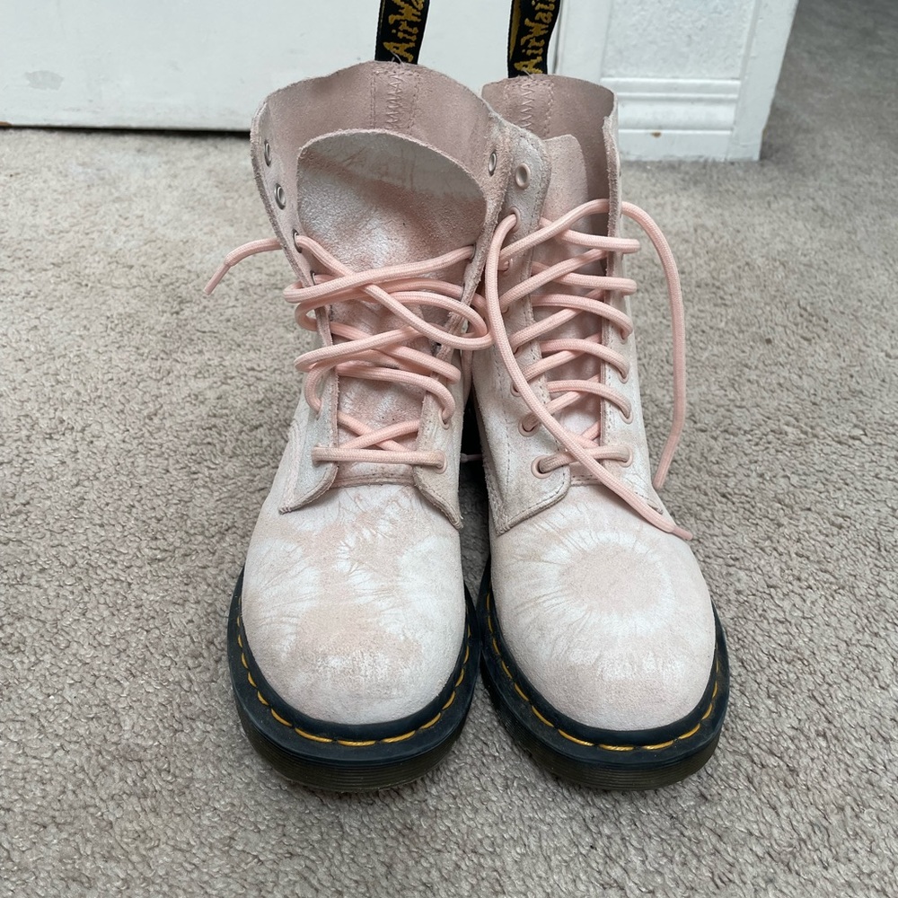1460 pascal Dr.Martens Airwair suede light pink tie dye/ Women